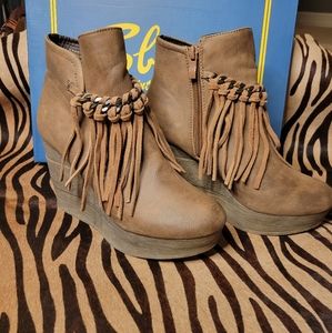 Sbicca Vintage Collection - Zepp Wedge Fringe Ankle Bootie, size 6.5